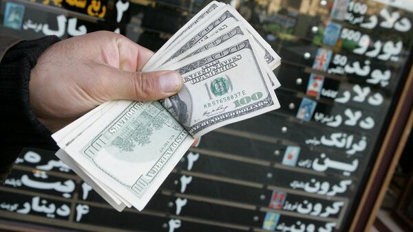 دلار در مسیر نزول: بازار تا کجا عقب می‌نشیند؟
