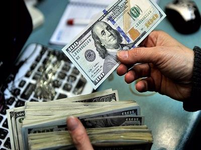 نرخ متغیر ارز منجر به کاهش ارزش پول ملی می شود
