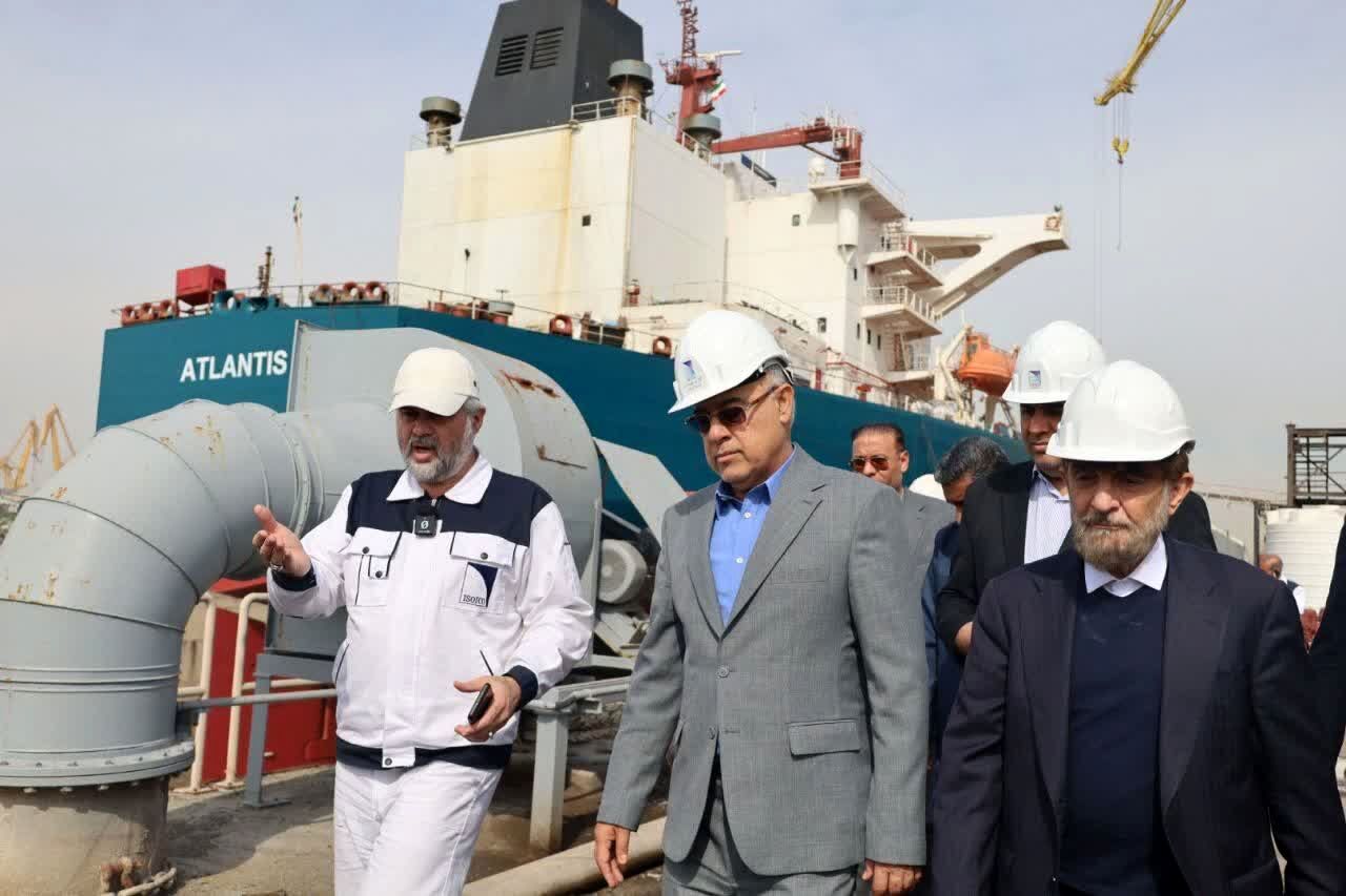 استاندار هرمزگان: نگاه راهبردی به دریا و صنعت کشتی‌سازی باید از شعار به عمل برسد
