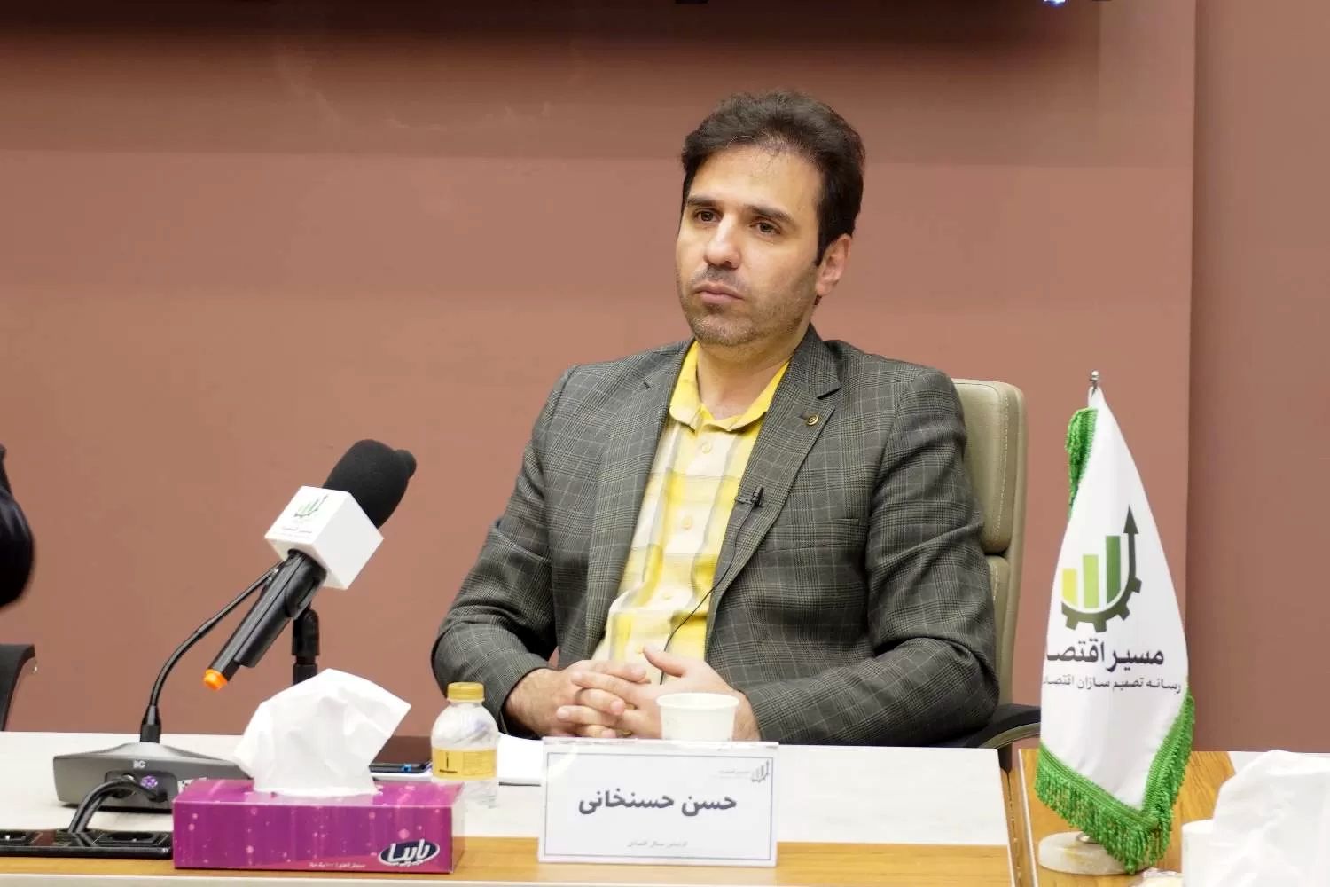 سردرگمی ارزی دولت/ حسن‌خانی: به نام تک‌نرخی‌سازی، شوک ارزی ایجاد نکنیم
