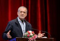 پزشکیان: شنیدم یدک‌کش و تریلی‌هایی وجود دارد که مال ۶۰ سال پیش است؛ این چه منطقی دارد؟
