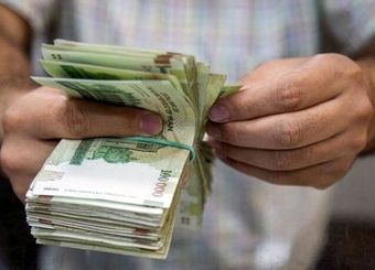 چالش تعیین حداقل حقوق در اقتصاد تورمی/ چرا کارگر و کارفرما از حداقل حقوق رضایت ندارند؟