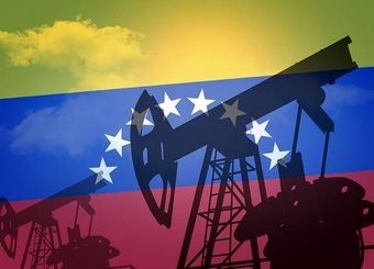 ونزوئلا حداکثر ۵۰ میلیون بشکه نفت تحریم شده را به آمریکا تحویل می‌دهد
