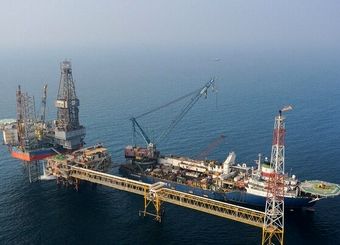 آغاز توسعه میدان مشترک فرزاد ب با نصب سازه عظیم دریایی
