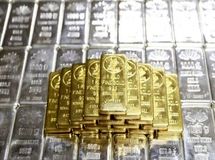 ثبت رکوردهای تاریخی در بازار جهانی فلزات گرانبها؛ نقره طلاتر از طلا شد