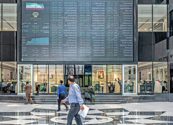 تالار شیشه‌ای سبزپوش ماند
