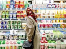 قیمت کالاهای اساسی در بازار کاهشی است/ وفور کالا در بازار
