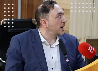 مرکز آمار اطلاعات لازم را برای محاسبه درآمد ناخالص ملی ندارد و آن را تخمین می‌زند