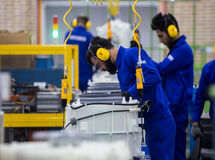 شاغلان فقیر و بحران نیروی کار/ کارگران؛ یا مهاجرت یا شغل غیر رسمی