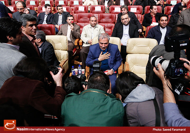 حاشیه‌های اعتراض کارگران به وزیر کار روحانی/ کارگران: روحانی با کلید کارگران رئیس‌جمهور شد، اما هیچ توجهی به این قشر ندارد!