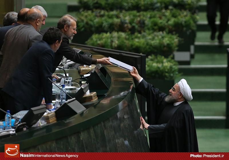 دست‌های روحانی برای اقتصاد پس از برجام خالی است/ دولت بودجه 95 را "غیراحتیاطی" نوشت