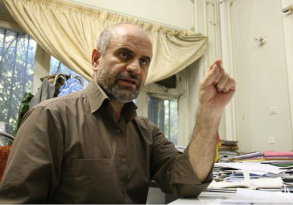 روحانی به یارانش تذکر دهد/ اظهارنظرهای نسنجیدهای در مورد بازار ارز از دولت شنیده میشود