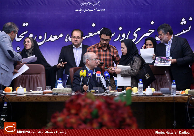 نعمتزاده چهارمین مدیرکل روابط عمومی خود را هم برکنار کرد/ وزیر پیشکسوت کابینه در سه سال چهار مدیر روابط عمومی عوض کرد!