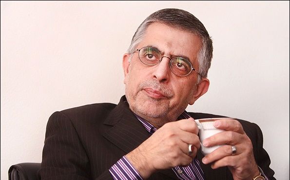 کرباسچی: روحانی هم از تیم اقتصادی دولت ناراضی است/ مسئولان گمرک و صنعت بی تدبیری میکنند