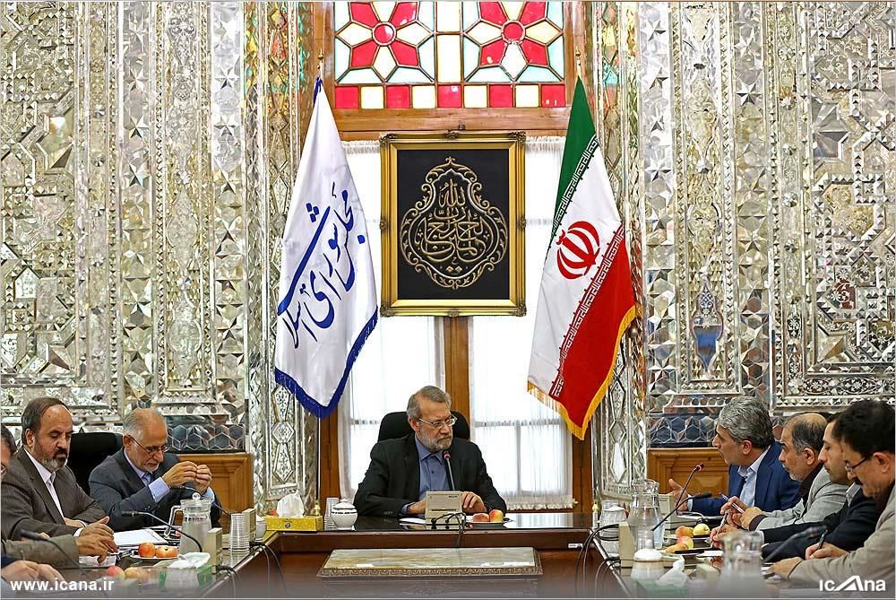 دارنده فیش نجومی به دیدار لاریجانی رفت!+ عکس