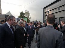 امضا وزیر صنعت زیر قرارداد واردات 5000 واگن از روسیه/ نعمت‌زاده خودش از واگنی که می‌خواست جلوی واردات آن را بگیرد رونمایی کرده بود!+ عکس