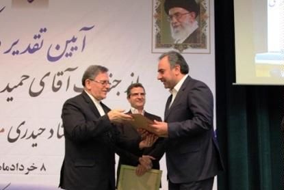 ادعای عجیب معاون سیف درباره کارتهای اعتباری 10 تا 50 میلیونی/ یک سری هم به بانکها بزنید تا ببینید چه خبر است!/ معاون سیف در کمتر از 2.5 روز 20000 کارت اعتباری صادر کرد