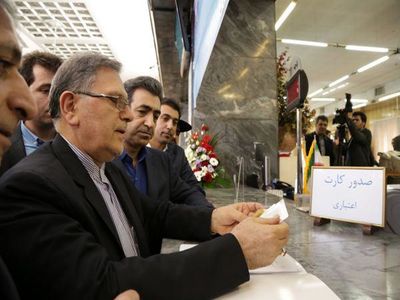 طرح کارت اعتباری 50 میلیونی مشکل اشتغال خارجی‌ها را حل می‌کند