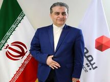 در هیچ جای دنیا صنعت بیمه چنین رفتاری با مردم نمیکند/ مردم را مجبور به خرید بیمه نامههای قدیمی کردیم!