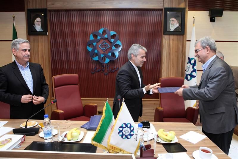 پشت مدیر 40 میلیونی به چه کسی گرم است؟/ نهادهای نظارتی به موضوع آقای "گ" ورود کنند