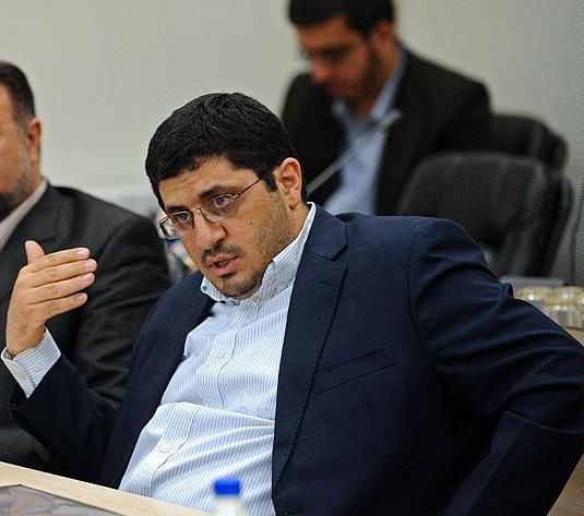 دولت روحانی با حذف کارت سوخت و طرح ایران کد و شبنم با قاچاقچیان هم دستی میکند