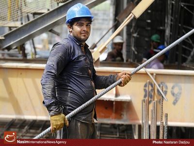بانک‌ها به جای برج سازی به داد تولید برسند/ دولت بر نحوه پرداخت تسهیلات بانک‌ها نظارت کند