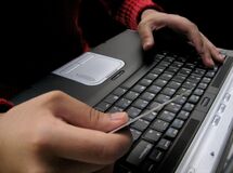 دریافت شائبه برانگیز 98 هزار ریالی "آسیاتک" از مشتریان