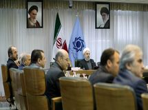 انحراف افکار عمومی در آستانه انتخابات با شوی تبدیل "ریال" به "تومان"!