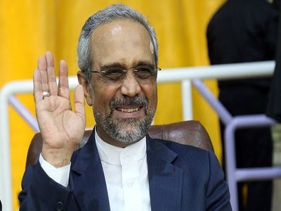 رئیس دفتر رئیس‌جمهور سخنرانان و تربیون‌ها را دلیل گرانی دلار و آشفتگی بازار ارز دانست/ "گرانی دلار موقتی است، دلیلی برای گرانی پایدار وجود ندارد"