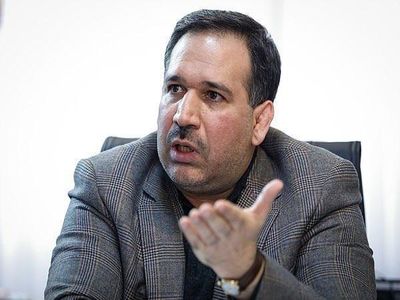نقدهای وزیر سابق اقتصاد به عملکرد اشتغالزایی دولت روحانی: چگونه رشد صفر درصدی 700 هزار شغل ایجاد کرد!/  تعداد بیکاران در دولت یازدهم افزایش یافت