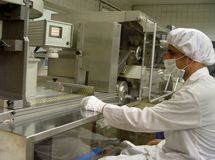 دولت یازدهم تعمدا واردات دارو را افزایش داد/ ۹۷ درصد از حجم مورد نیاز دارو تولید داخلی است