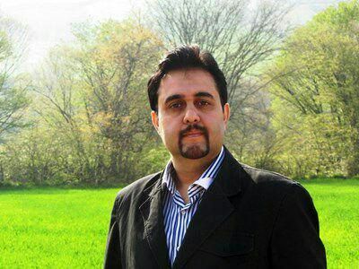 توهین مشاور وزیر اقتصاد و عضو هیات مدیره بانک صادرات به رقبای انتخاباتی روحانی: آنها چسفیلی حرف میزنند!