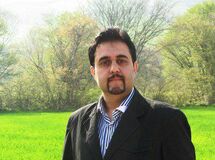 توهین مشاور وزیر اقتصاد و عضو هیات مدیره بانک صادرات به رقبای انتخاباتی روحانی: آنها چسفیلی حرف می‌زنند!