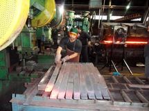 زیان سنگینِ فنرسازِ بزرگ وابسته به ایران خودرو/ خبر بد برای سهامداران فنرسازی خاور