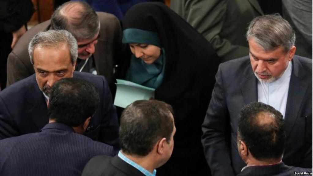 خواهرزاده روحانی در آستانه انتخابات بین مردم میلیونها تومان پول پخش میکند!