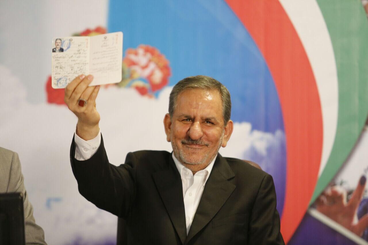 ناتمامی آمارهای غلط معاون اول روحانی/ دروغ جهانگیری در مورد دو برابر شدن حقوق فرهنگیان!