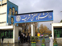 تداوم دولت روحانی اقتصاد کشور را ورشکسته خواهد کرد/ نگاه افراطی و بیش از حد به بیرون از مرزها کمر اقتصاد کشور را شکسته است!