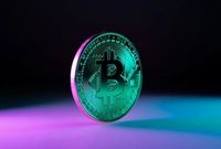 قیمت بیت کوین امروز جمعه ۹ آبان ماه ۱۴۰۴/پادشاه رمزارزها کاهش شد
