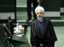 تورم 2 رقمی ابرتورم است/اگر قیمت کالاها در یک سال سه بار بیش از 100 درصد افزایش یابد ابر تورم خواهیم داشت/ وقتی رشد اقتصادی منفی یا نزدیک به صفر است،‌ چگونه این همه شغل ایجاد شده است!