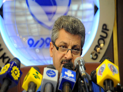 مقصر اختلاف قیمت خودرو از کارخانه تا بازار نقدینگی سرگردان است/ تحریم آمریکا باعث خودکفایی صنعت خودروسازی ایران می‌شود/ ندادن دلار 4200 تومانی به خودروساز به نفعش است