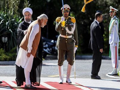 تحریمهای نفتی ایران 7 هفته دیگر آغاز می‌شود، ایران در کشوری که یک چهارم نفتش را میخرد سفیر ندارد!+ عکس