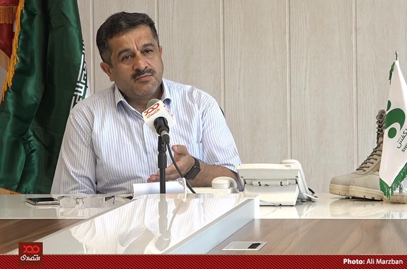 50 روز طول می‌کشد مواد اولیه به دست تولیدکننده برسد/ هیچ کمبودی در کفش نداریم/ در 60 روز اخیر کارخانه‌های تولید کفش در قم، مشهد، اصفهان و تبریز تعطیل شدند/ پتروشیمی‌ها مواد اولیه را تحویل ما نمی‌دهند!