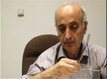 دولت می‌خواهد نرخ دلار را در 12 هزار تومان نگه دارد/ از اول معلوم بود، گرانی دلار بازی است/ دولت خودش دلار را گران و حالا آرام آرام کاهش می‌دهد!