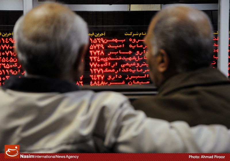 شاخص بورس بعد از رسیدن به عدد 200 هزار واحد به سمت اصلاح قیمتی میرود/ خلا وجود وزیر اقتصاد و رفاه و بلاتکلیفی وزیر صنعت بر بازار سرمایه اثر گذار است