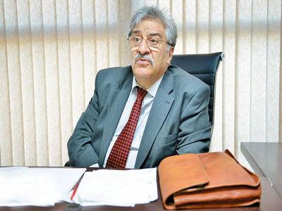 در ابتدای دولت دوازدهم بیشترین لابی برای رای آوری کرباسیان انجام شد/ جلسه رئیس جمهور با اقتصاددانان صوری بود/ مسئولان بانک مرکزی و وزارت اقتصاد از رئیس دفتر رئیس جمهور دستور می‌گیرند