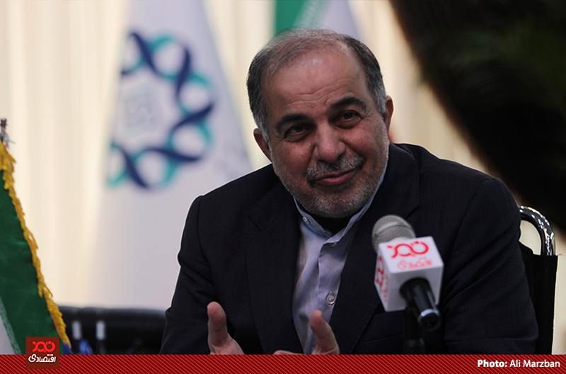 نباید صندوق توسعه ملی به سرنوشت حساب ذخیره ارزی دچار شود/برخی در شهرستان‌ها به دنبال ایجاد فشار بر روی بانک‌ها هستند تا دلار 4200 تومانی بگیرند