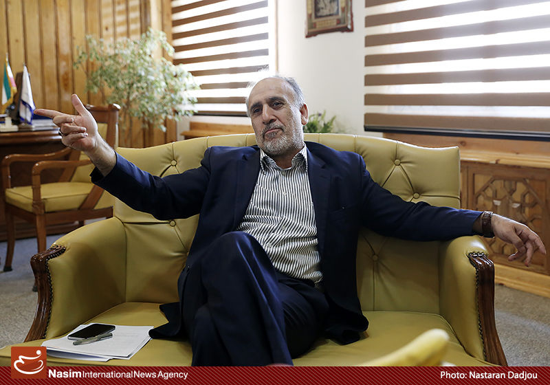 مردم و فعالان اقتصادی در تابستان فکر می‌کردند که بانک مرکزی توان مدیریت بازار ارز را ندارد/ اگر نرخ ارز را لنگر مهار نرخ تورم نمی‌کردند، قیمت دلار این قدر جهش نمی‌کرد