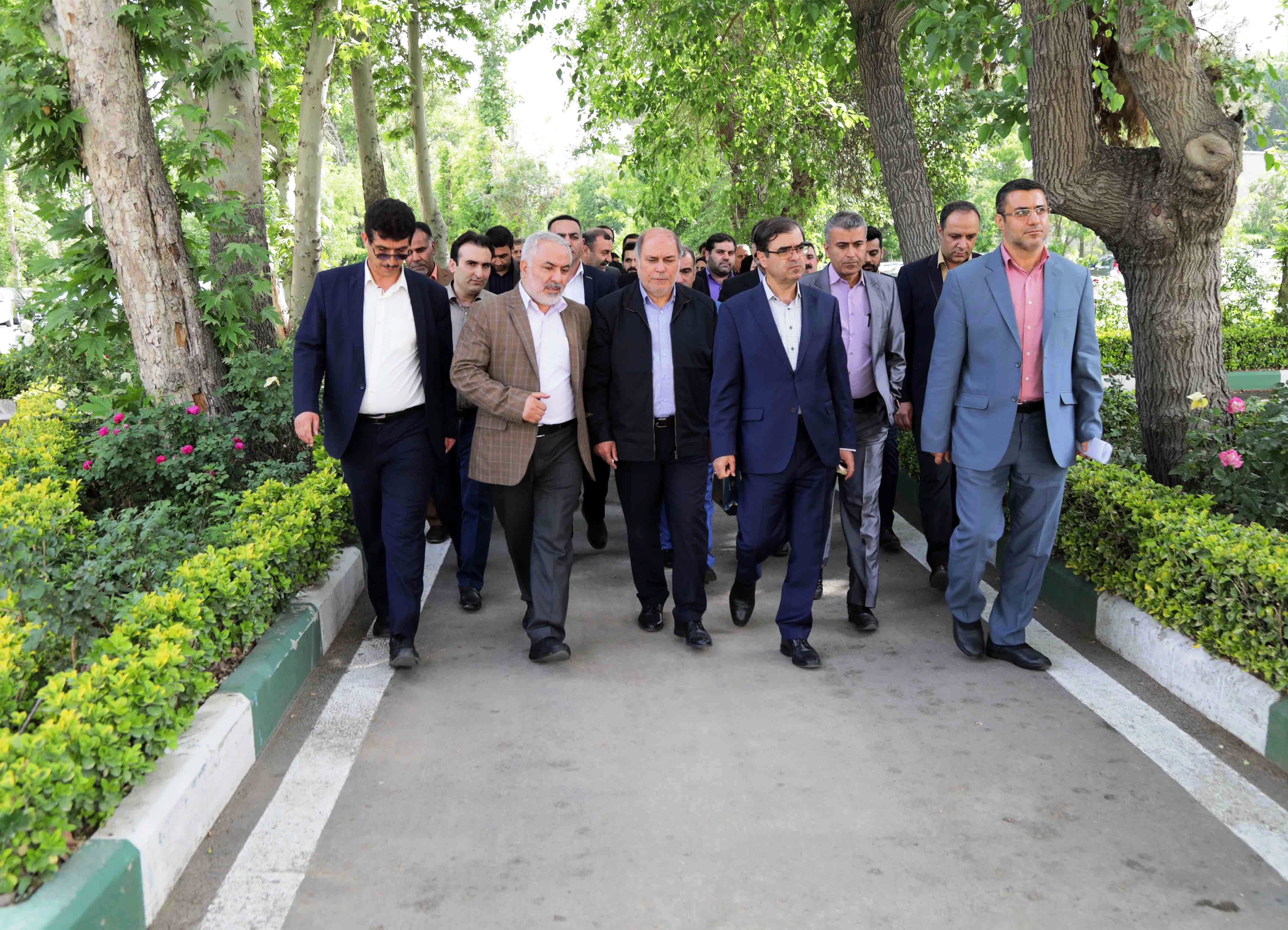 لابی رئیس صندوق بازنشستگی برای ماندن!