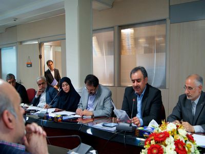 حضور همزمان رییس موسسه عالی آموزش بانکداری ایران در شرکت سرمایه گذاری غدیر!