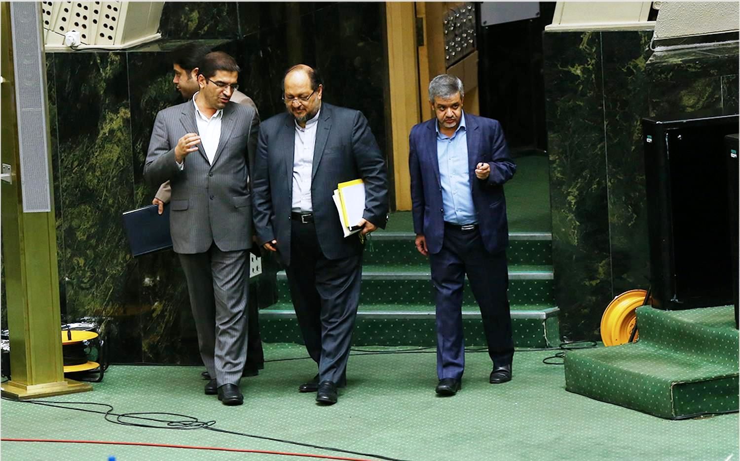 25 مدیر 2 یا 3 شغله شرکتهای وزارت تعاون استعفا ندادند!